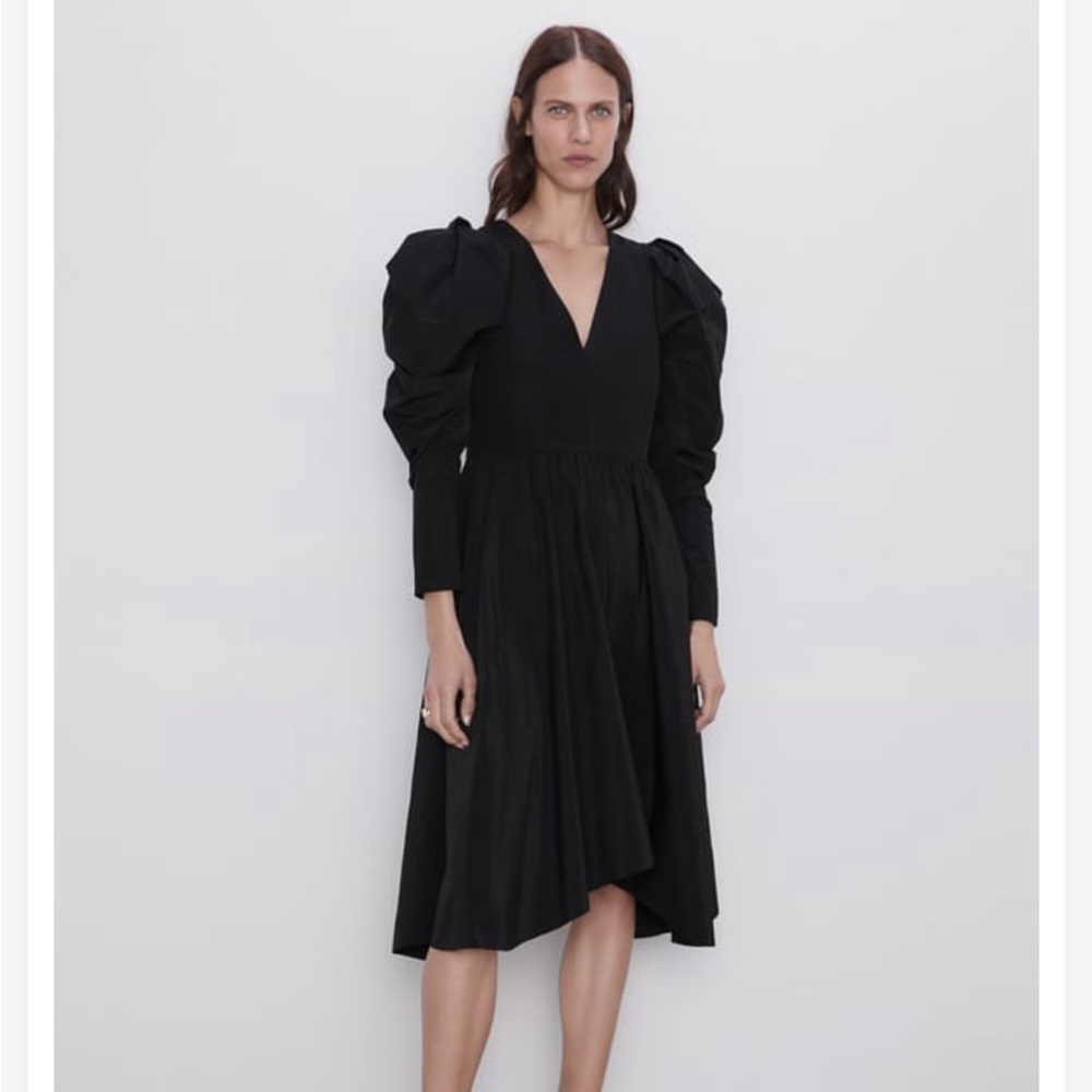 Zara dress with voluminous sleeve black midi